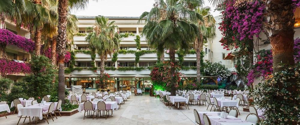 Venus Hotel Side Exterior photo