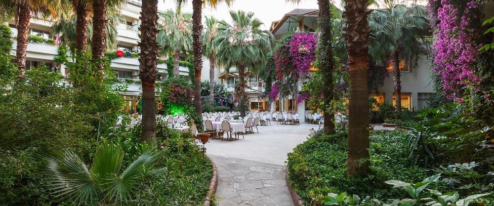 Venus Hotel Side Exterior photo