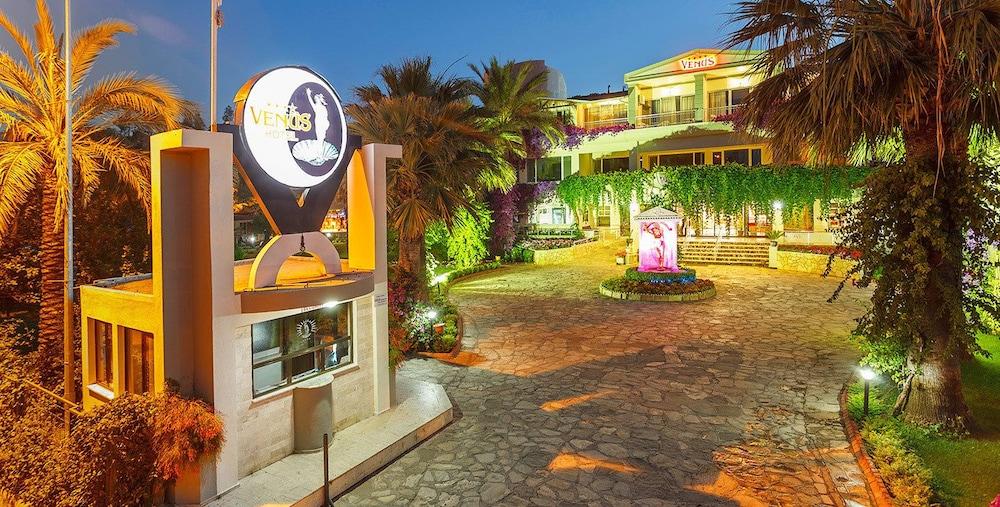 Venus Hotel Side Exterior photo